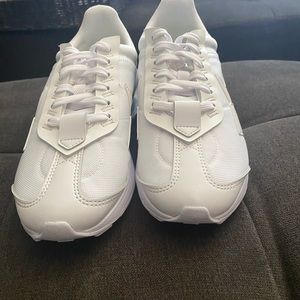 NIKE WOMEN’s AIR MAX PRE DAY - White - Size 8